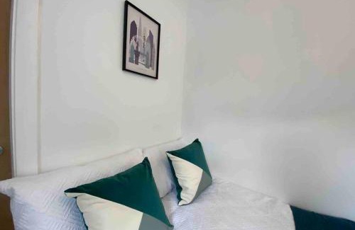Swadlincote Apartment | Cozy Self-Contained Suite with Own Entrance