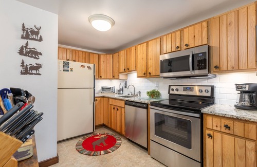 Seven Springs Condo | Cozy Seven Springs 1 Bedroom Deluxe Condo with Private Deck by RedAwning - Save 10% on 3 Nights, 15% on 5 Nights!