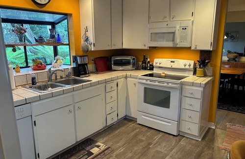 Del Monte Forest House | Cozy Single Level Patio Home in Del Monte Forest, Walk to Beach. Pet friendly