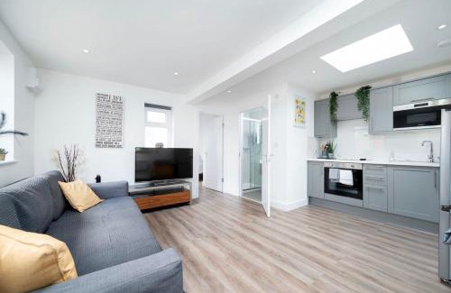 Southbury Apartment | Cozy single level flat with parking