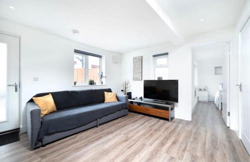 Southbury Apartment | Cozy single level flat with parking