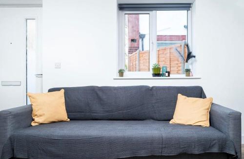 Southbury Apartment | Cozy single level flat with parking