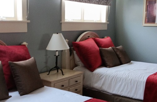 Shawnee On Delaware Resort | Cozy ski & golf retreat in Poconos w/arts and game room close to hiking trails.