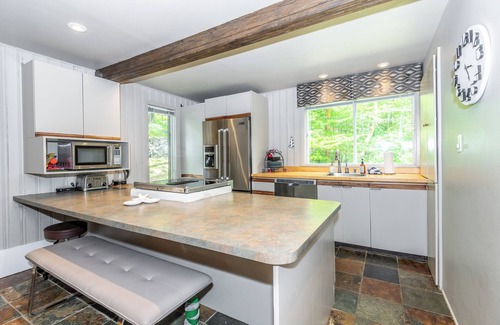 Mont-Tremblant Ski Chalet | Cozy Ski-In Ski-Out Chalet, just a 5 minute walk from the Tremblant Village!