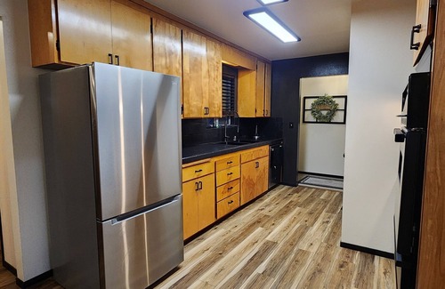 Tahoe Island House | Cozy Ski retreat in South Lake Tahoe. Close to Heavenly Village and Tahoe Keys!