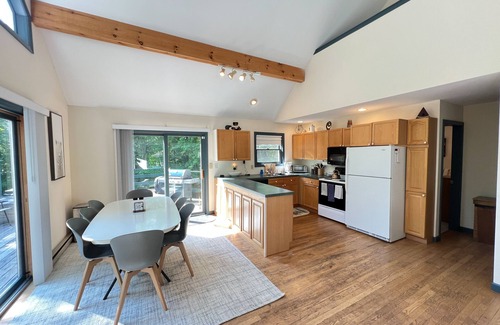 Stratton Mountain House | Cozy ski retreat 7 minutes from Stratton's Sunbowl!