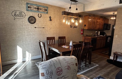 White Haven House | Cozy ski retreat on Jack Frost Mountain, just 10-minute walk to ski office!