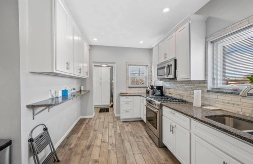 St. Louis House | Cozy South City Bungalow /ABODEbucks