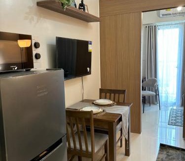 Pio del Pilar Apartment | Cozy Space in Makati - Margareth Suite