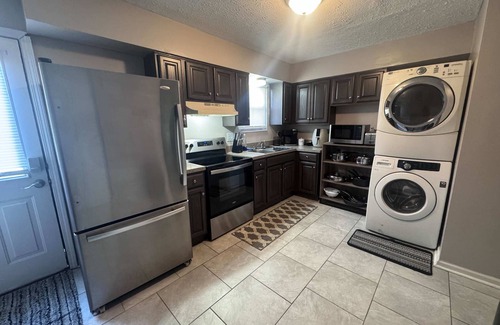 Buechel House | Cozy Spacious 2 Bedroom Townhouse Near Bardstown!