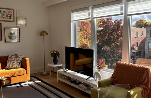 Saint-Laurent Apartment | cozy, spacious and bright 3 bedrooms apartment, walking distance to metro.