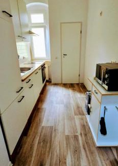 Halle House | Cozy spacious room near Halle Hbf w/ iPad, Netflix & Wi-Fi