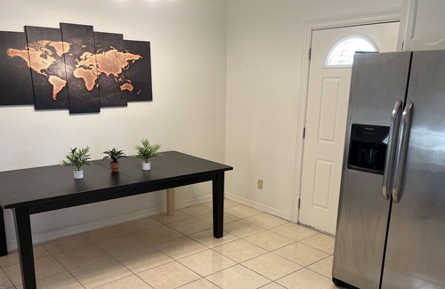 Mission House | Cozy & Spacious, Great 4 Family & Pet Friendly in front of Park