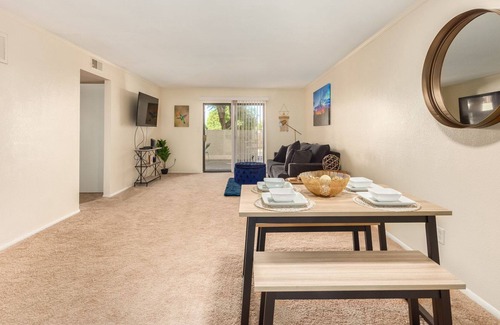 Lake Biltmore Village Condo | ⭐️⭐️⭐️⭐️⭐️, Cozy- Spacious, Ground Level, 2BR/2BA Condo. Points West Condos