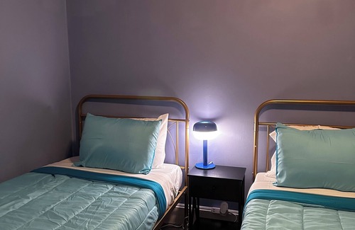 Ewing House | Cozy Stay Entire Home: Home Away Home