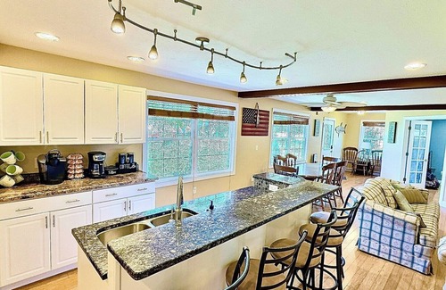 Huron House | Cozy Stay Near Lake Erie Cedar Point Sport Force Pet Friendly!