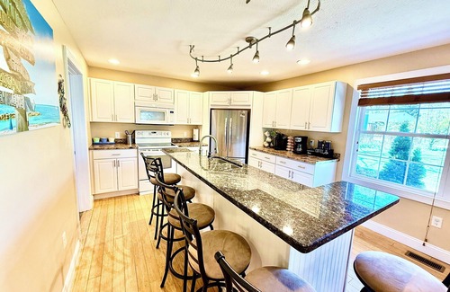 Huron House | Cozy Stay Near Lake Erie Cedar Point Sport Force Pet Friendly!