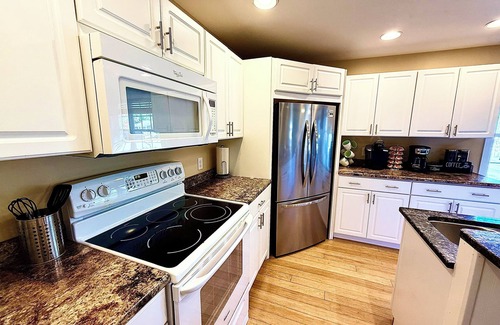 Huron House | Cozy Stay Near Lake Erie Cedar Point Sport Force Pet Friendly!