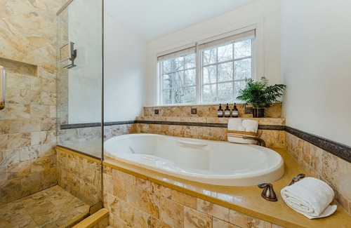 Stockton House | Cozy Stone House in Downtown Stockton