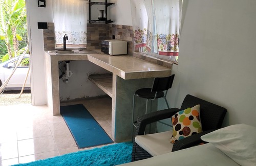 Yallahs House | Cozy studio apartment with private parking