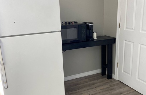 Alton Apartment | Cozy Studio Apartment with Fireplace