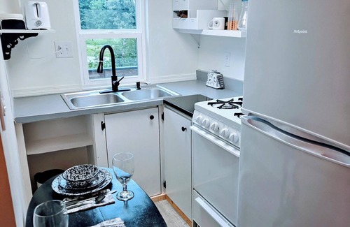 Fountain Run Cabin | Cozy Studio Cabin Tiny House