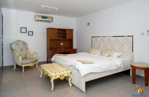 Al Wathba Apartment | Cozy Studio Chalets
