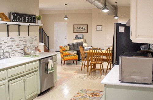 Glasgow Apartment | Cozy studio in downtown Glasgow MO, walking distance to boutiques, eating, wine