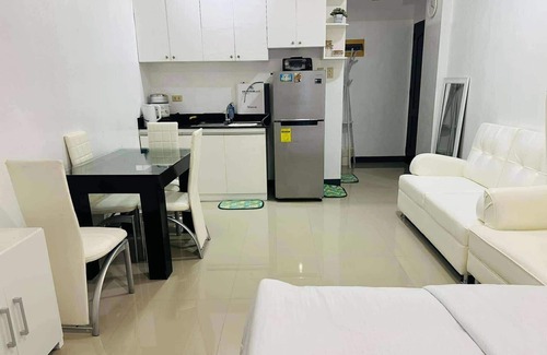 Moonwalk Apartment | Cozy Studio in Parañaque - Perfect for Transients and Long-stayers Alike