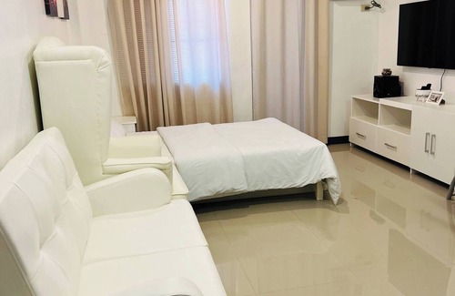 Moonwalk Apartment | Cozy Studio in Parañaque - Perfect for Transients and Long-stayers Alike