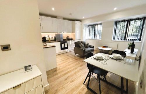 Barnt Green Apartment | Cozy Studio in Solihull with Parking - NEC or Airport