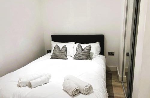 Barnt Green Apartment | Cozy Studio in Solihull with Parking - NEC or Airport