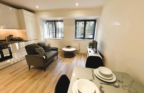 Barnt Green Apartment | Cozy Studio in Solihull with Parking - NEC or Airport