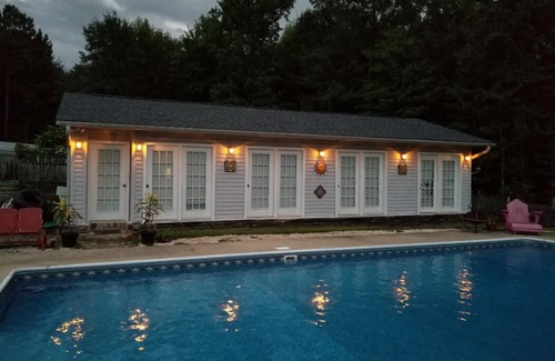 Woodruff Cottage | Cozy studio poolhouse