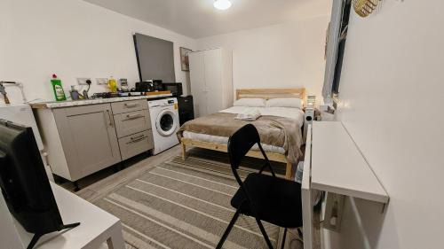 Jubilee House | Cozy studio with Netflix & chill & Parking