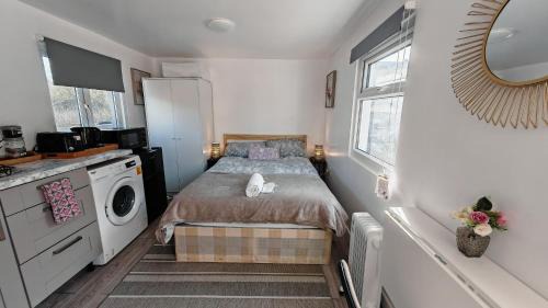 Jubilee House | Cozy studio with Netflix & chill & Parking