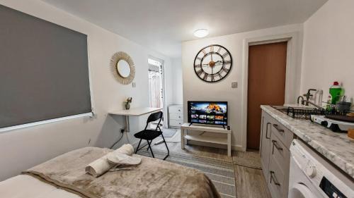 Jubilee House | Cozy studio with Netflix & chill & Parking