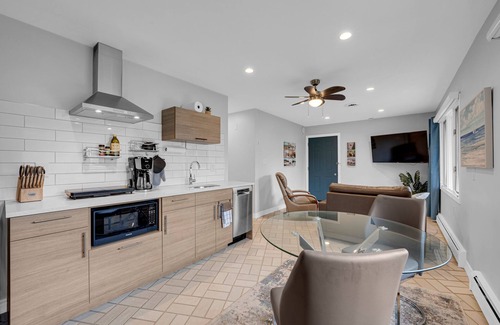 Leamington Apartment | Cozy Suite #2 - Seacliff Beach Suites