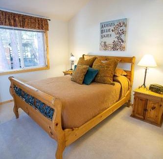 Truckee House | Cozy Tahoe Donner Retreat