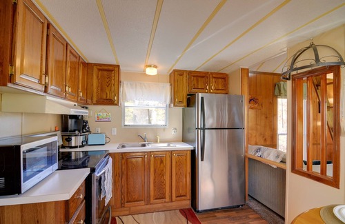 Byrdstown House | Cozy Tennessee Escape w/Porch, Grill & Fire Pit!