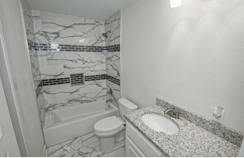 Old Jefferson House | Cozy three bedroom two bath minutes away from anything desire in Baton Rouge