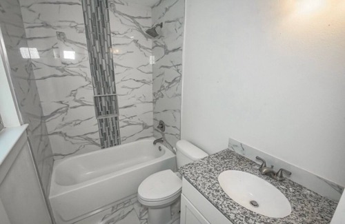 Old Jefferson House | Cozy three bedroom two bath minutes away from anything desire in Baton Rouge