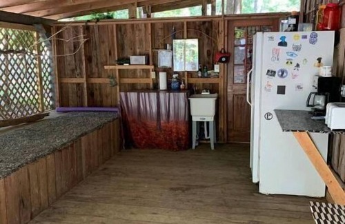 Monticello House | Cozy Tiny Cabin Retreat