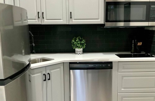 Twin Lakes House | Cozy Tiny Home Near Downtown Denvernn