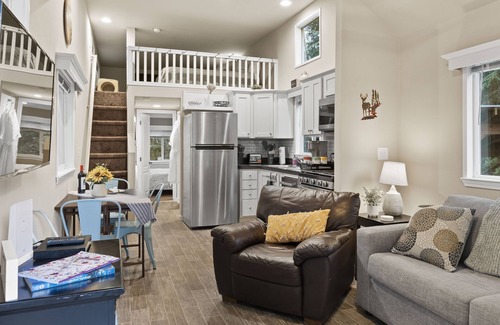 Ashford Cottage | Cozy Tiny Home w/Hot tub and firepit close to Mt. Rainer Nat.Park & Restaurants