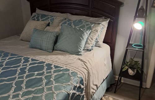 Charlotte House | Cozy townhome with 1 bedroom and WiFi, AC in lovely Charlotte