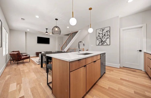 Plaza Midwood House | COZY townhouse in the best quiet neighborhood w/ only 5 Min to Uptown Charlotte!