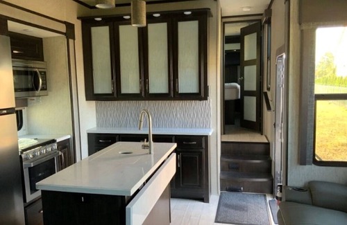 Randle House | Cozy Toy Hauler in Wonderful Randle with AC, WiFi Close to Packwood