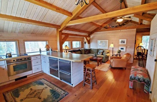 Harbor Springs House | Cozy Tree Fort Cottage - Lake Michigan Sunsets