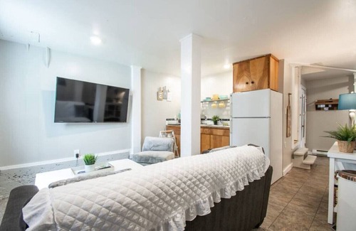 Fremont Apartment | Cozy Two-Bedroom Basement Unit in the Heart of Fremont, Seattle